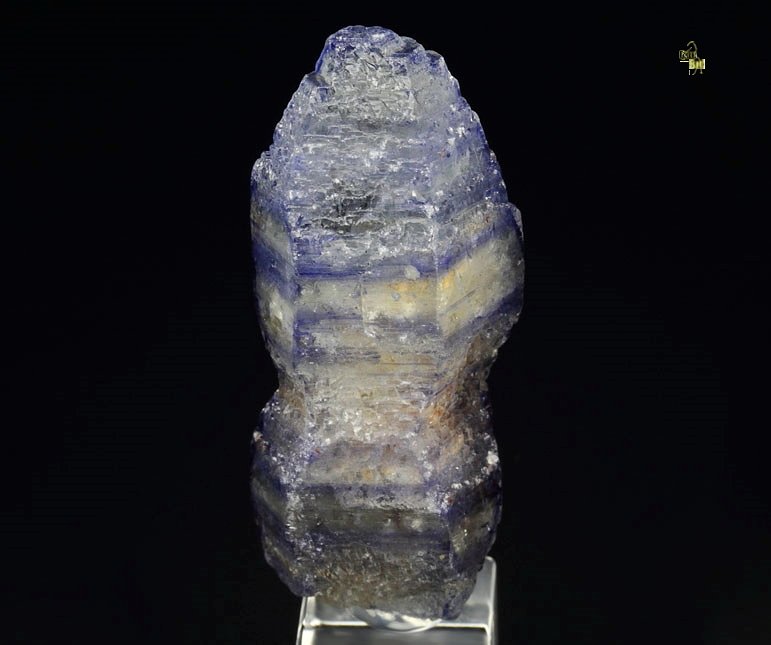 gem CORUNDUM var. SAPPHIRE with PHANTOMS