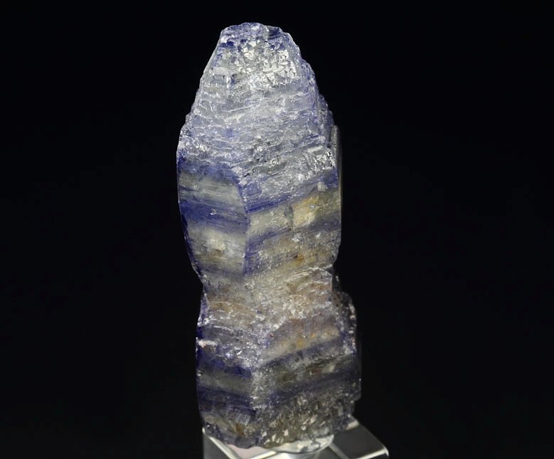 gem CORUNDUM var. SAPPHIRE with PHANTOMS