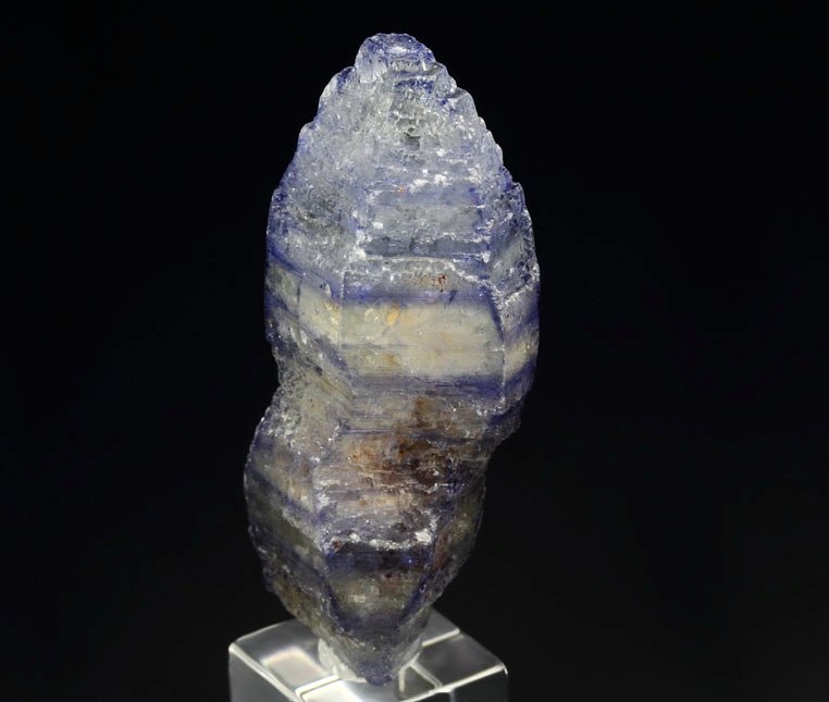 gem CORUNDUM var. SAPPHIRE with PHANTOMS