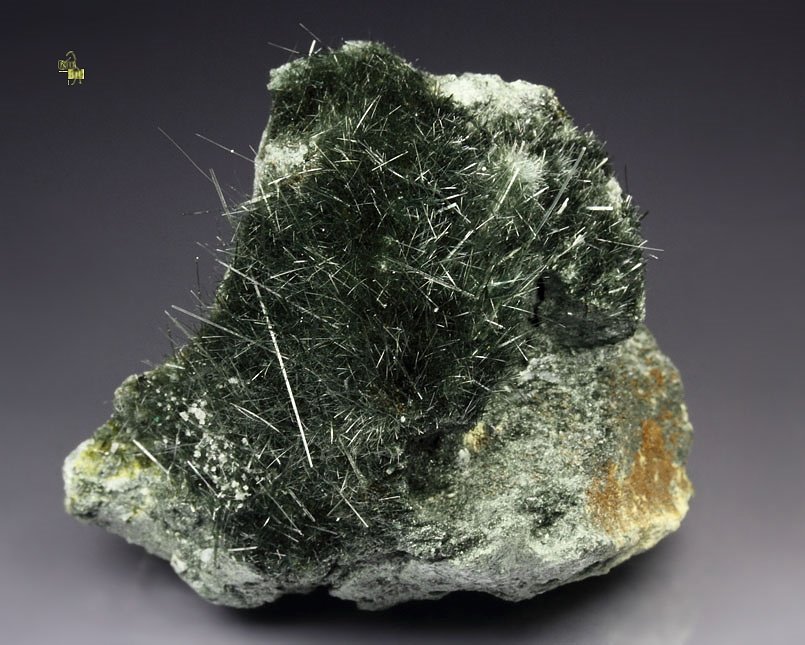 AMPHIBOLE GROUP var. BYSSOLITE, EPIDOTE, ALBITE