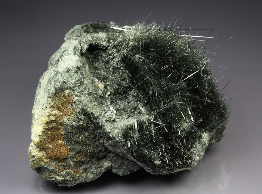 AMPHIBOLE GROUP var. BYSSOLITE, EPIDOTE, ALBITE