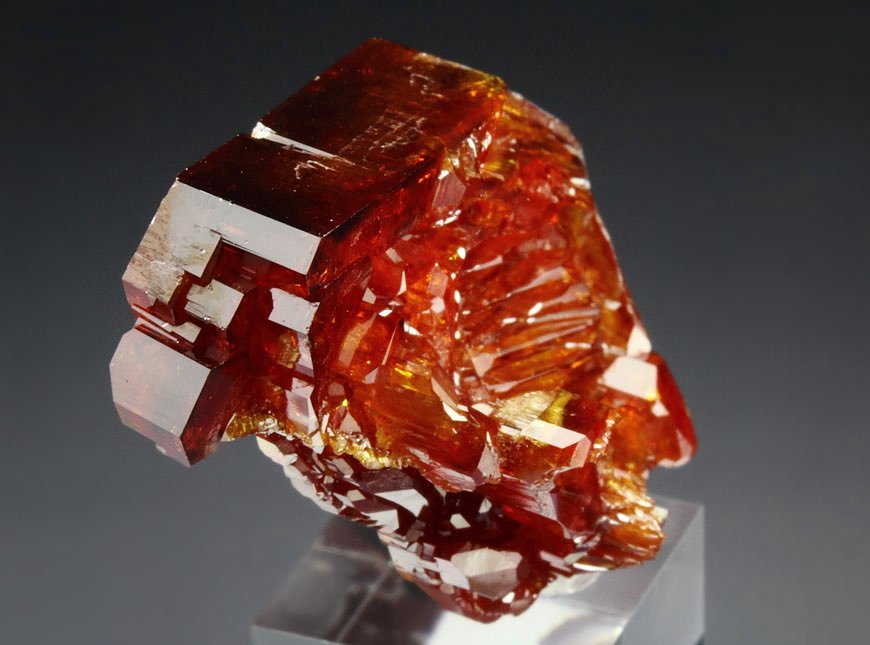 gemmy skeletal VANADINITE