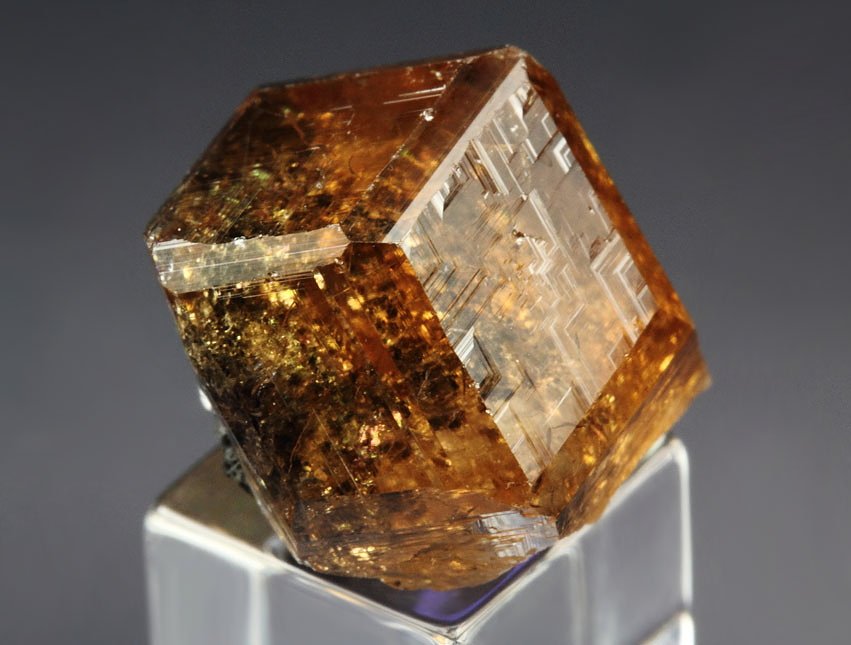 gem GARNET var. GROSSULAR