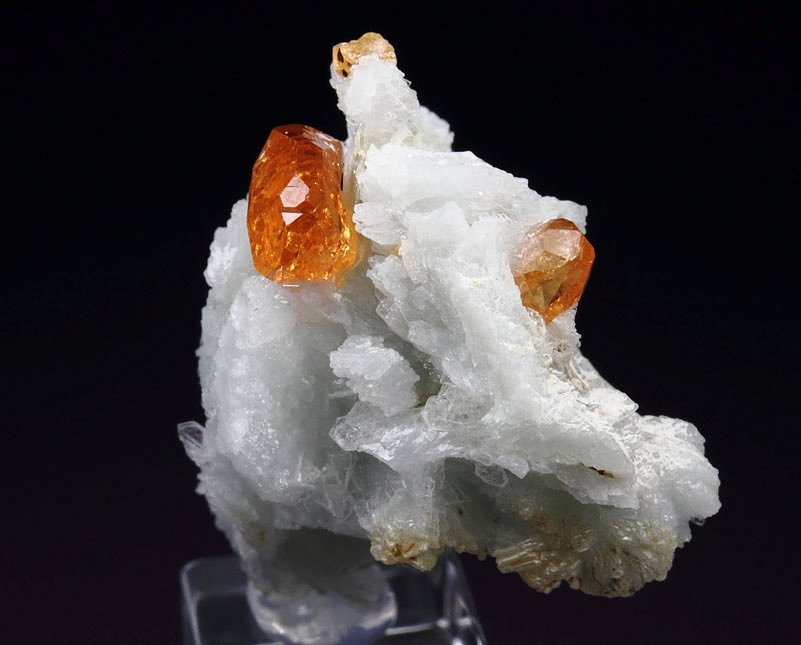 gem GARNET var. SPESSARTINE, ALBITE var. CLEAVELANDITE