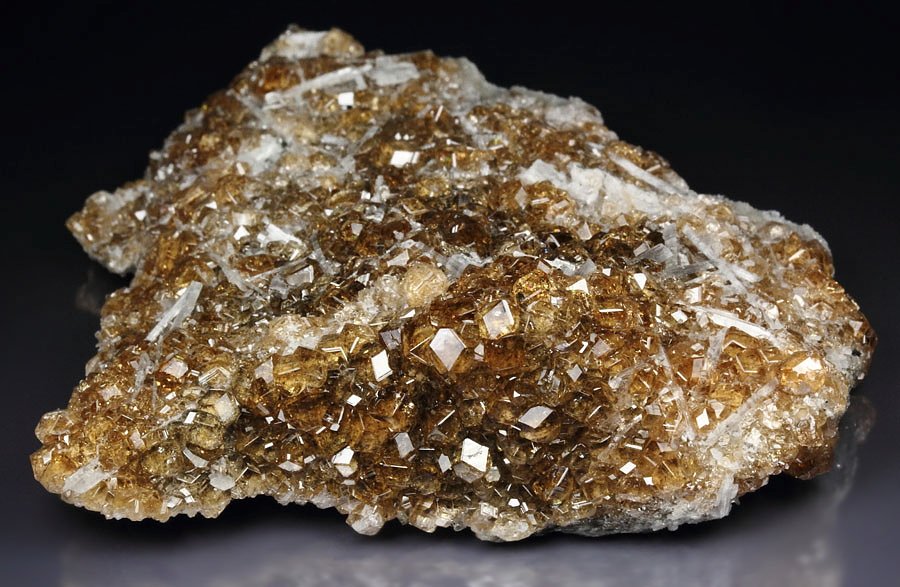 gem GARNET var. GROSSULAR, PECTOLITE