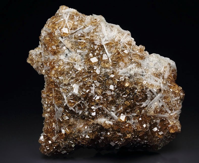 gem GARNET var. GROSSULAR, PECTOLITE