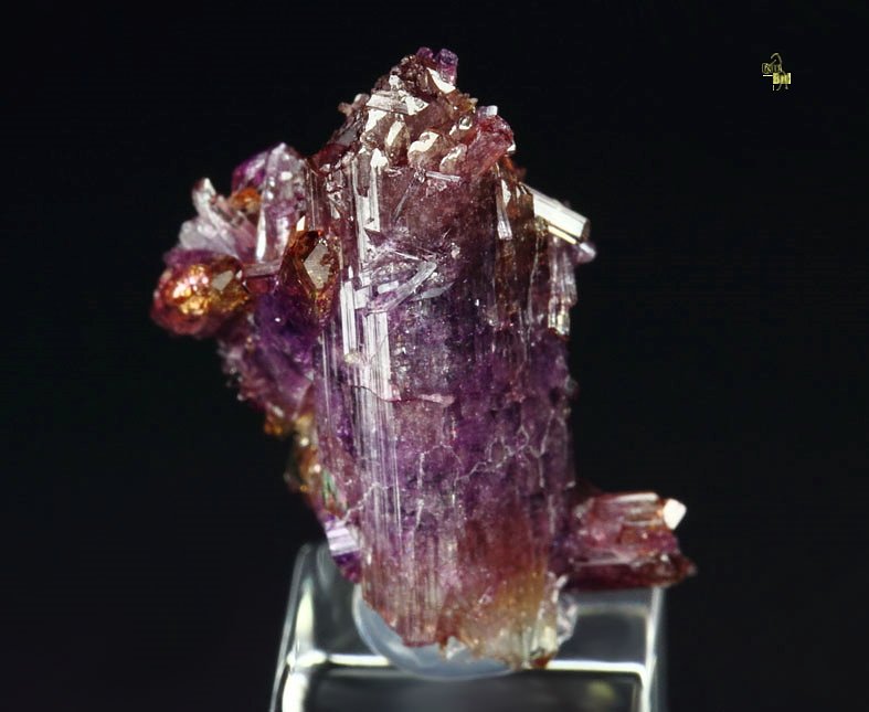 VESUVIANITE var. MANGANOAN bi-color