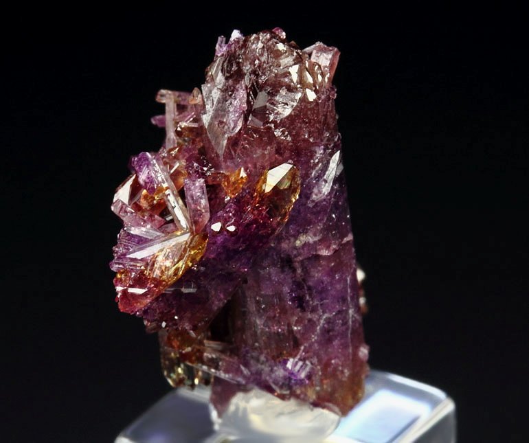 VESUVIANITE var. MANGANOAN bi-color