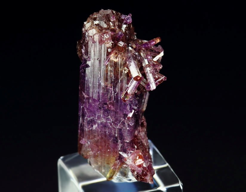 VESUVIANITE var. MANGANOAN bi-color