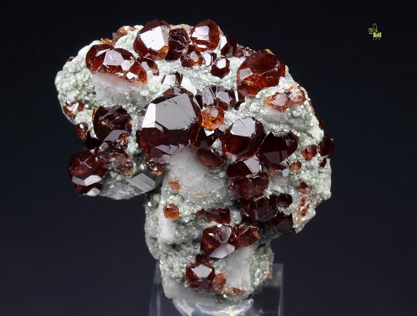 gem GARNET var. SPESSARTINE, MUSCOVITE, ALBITE, QUARTZ 