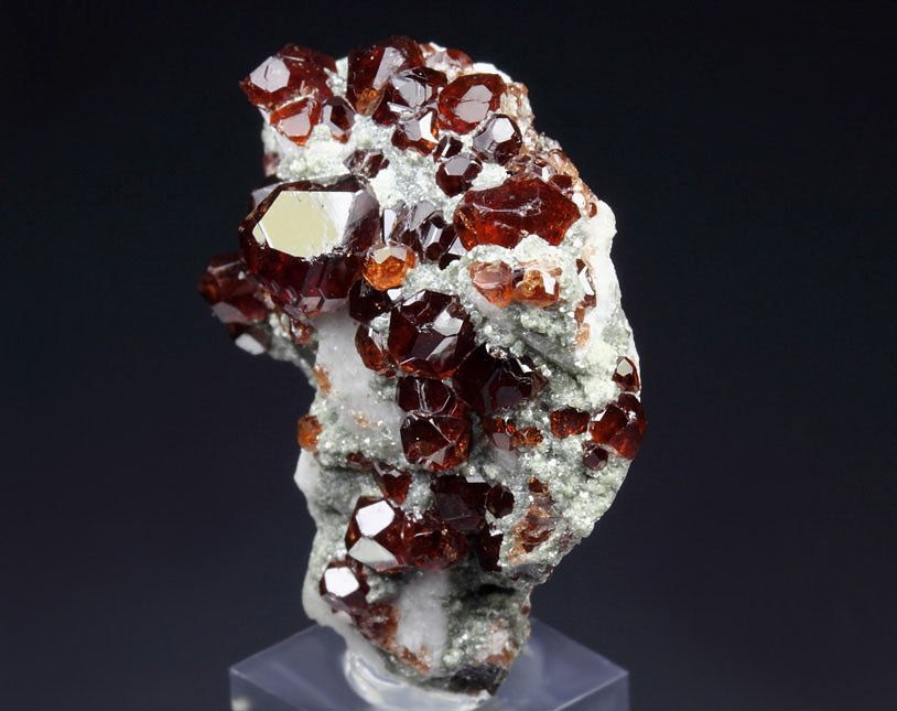 gem GARNET var. SPESSARTINE, MUSCOVITE, ALBITE, QUARTZ 