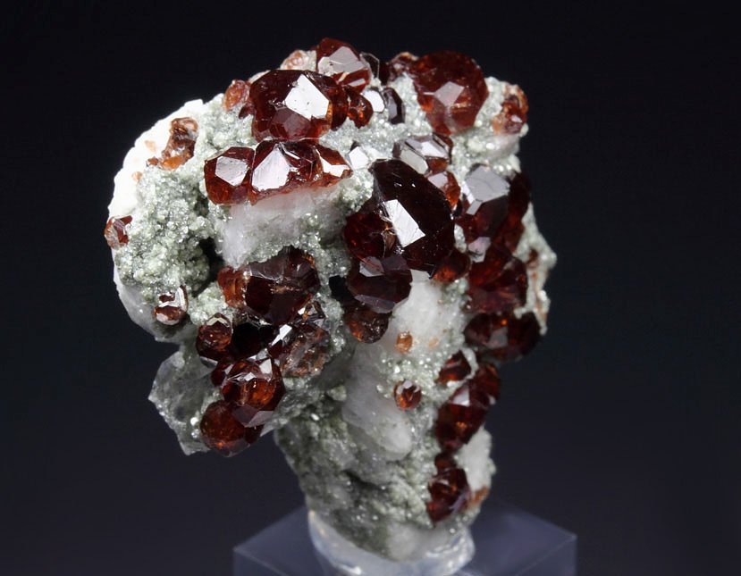 gem GARNET var. SPESSARTINE, MUSCOVITE, ALBITE, QUARTZ 