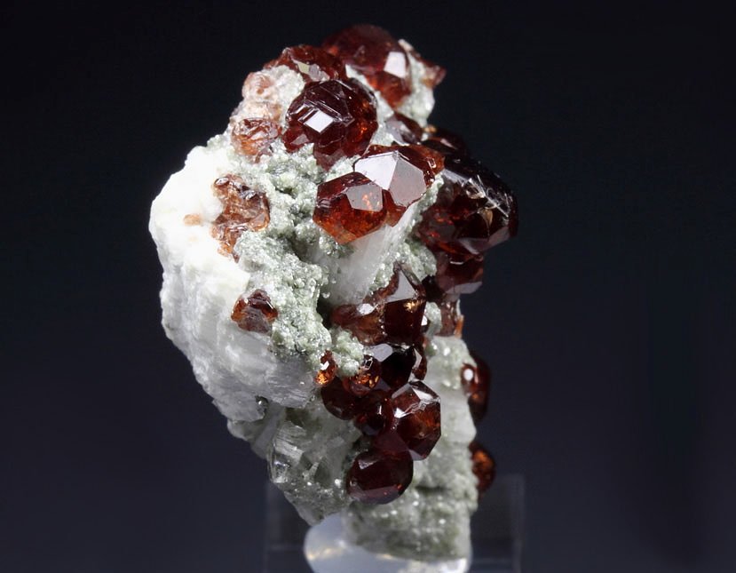 gem GARNET var. SPESSARTINE, MUSCOVITE, ALBITE, QUARTZ 