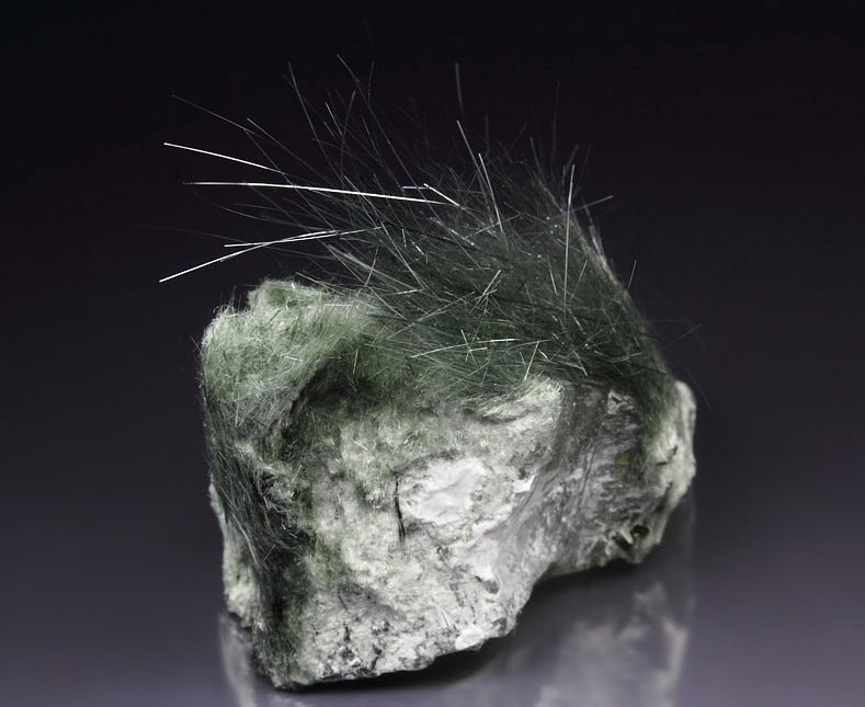 AMPHIBOLE GROUP var. BYSSOLITE, QUARTZ