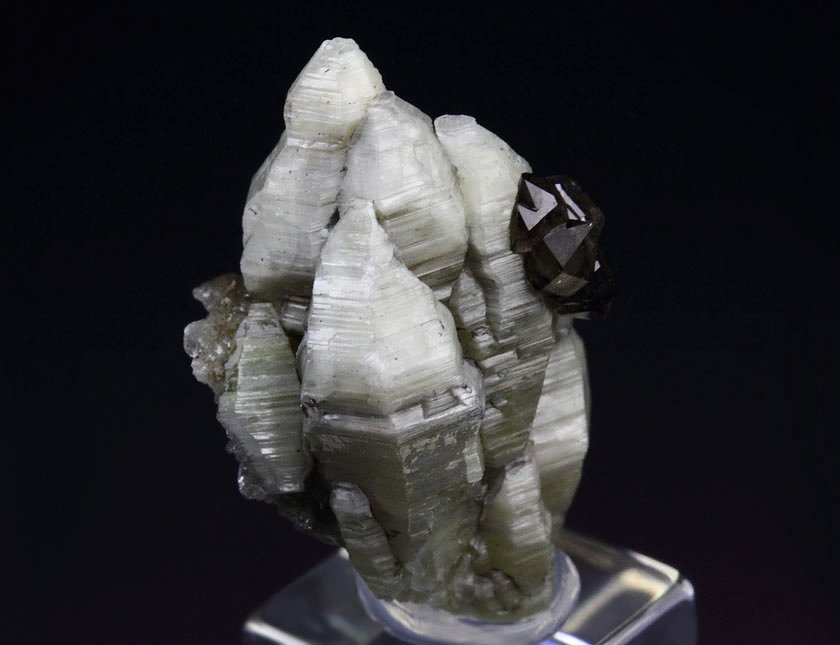 WELOGANITE, QUARTZ var. SMOKY