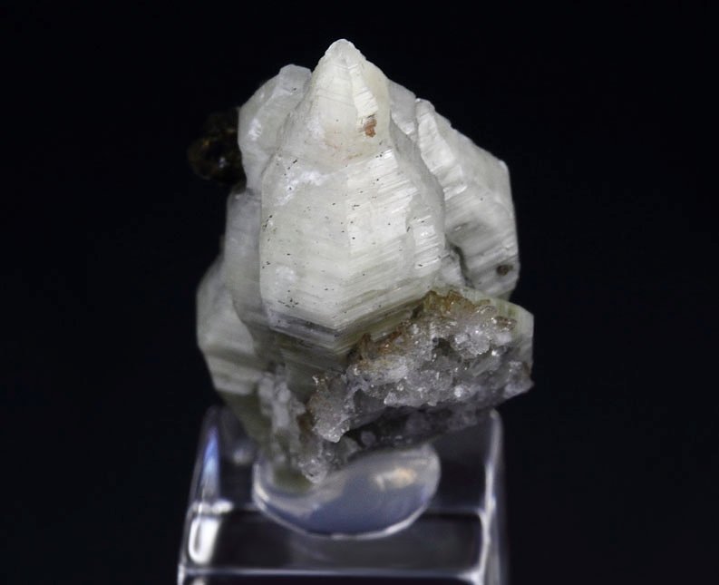 WELOGANITE, QUARTZ var. SMOKY