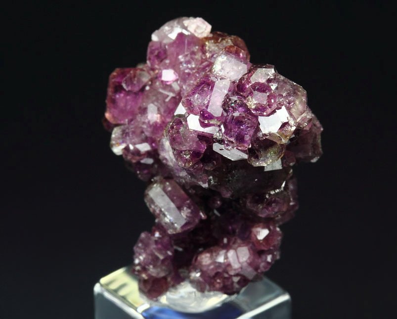 gem VESUVIANITE var. MANGANOAN