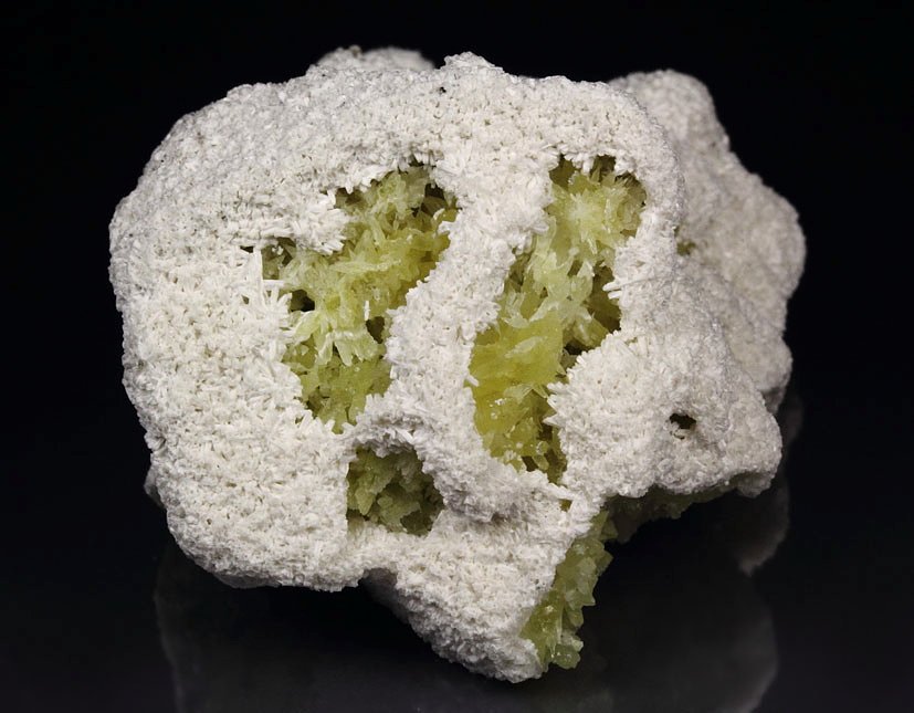 CALCITE, GONNARDITE epimorph 