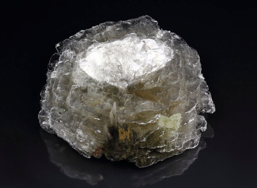 POLYLITHIONITE