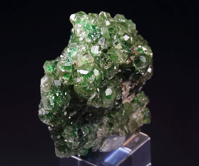 gem GARNET var. GROSSULAR with GREEN CHROMIAN PHANTOMS