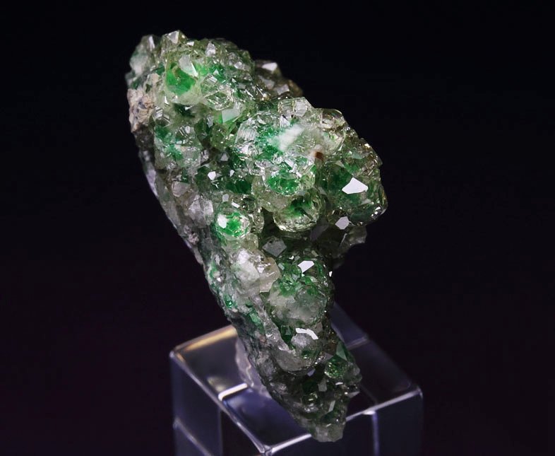 gem GARNET var. GROSSULAR with GREEN CHROMIAN PHANTOMS