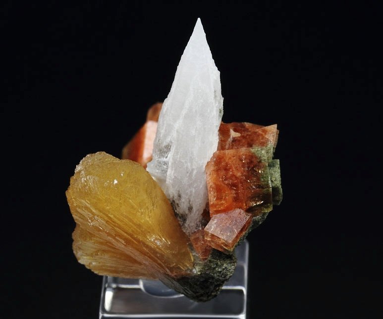 CALCITE, CHABAZITE, STILBITE