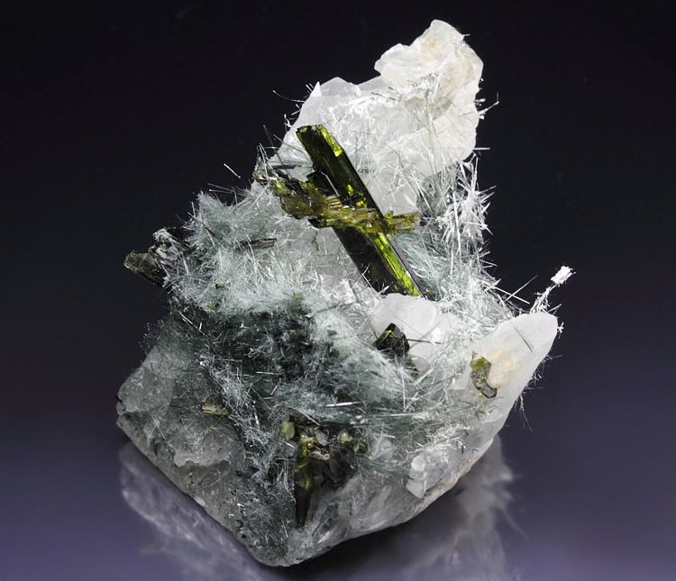 EPIDOTE, AMPHIBOLE GROUP var. BYSSOLITE, CALCITE