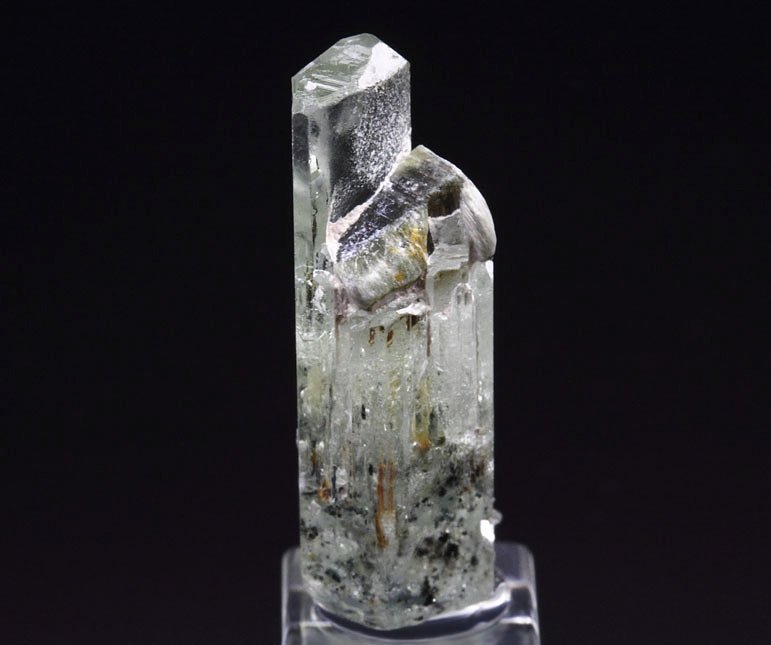 gem BERYL var. AQUAMARINE with HEMATITE inclusions, MUSCOVITE