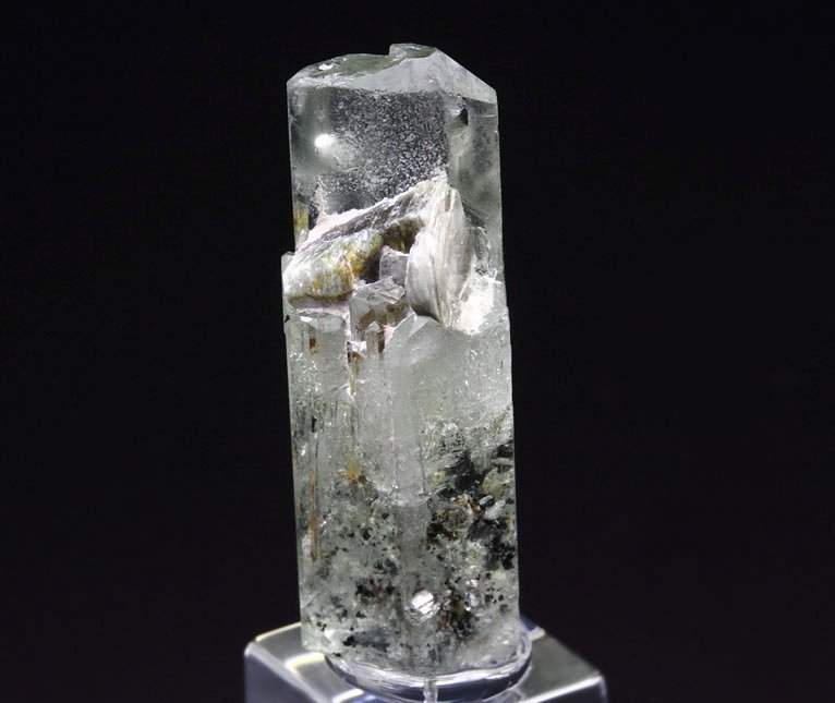 gem BERYL var. AQUAMARINE with HEMATITE inclusions, MUSCOVITE