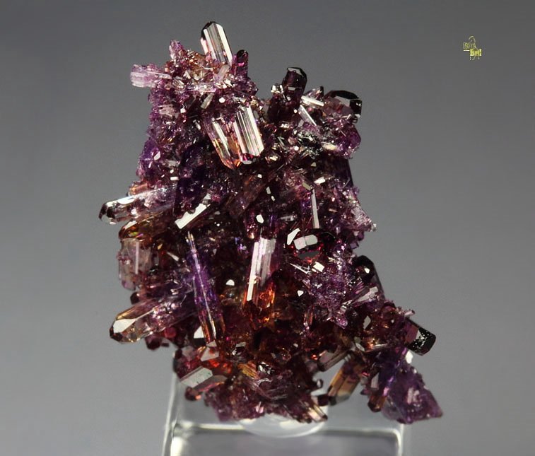 gem bi-terminated VESUVIANITE var. MANGANOAN