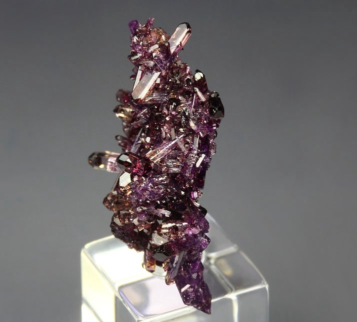 gem bi-terminated VESUVIANITE var. MANGANOAN