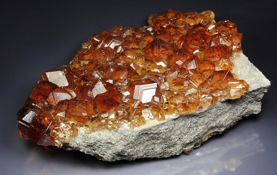 gem GARNET var. GROSSULAR