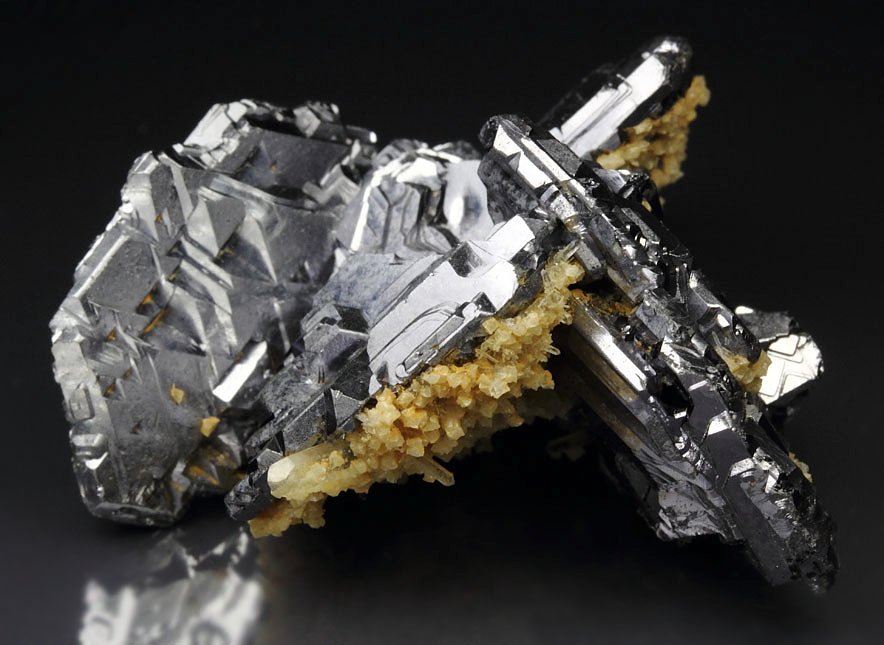 GALENA - SPINEL LAW TWIN, QUARTZ, CALCITE