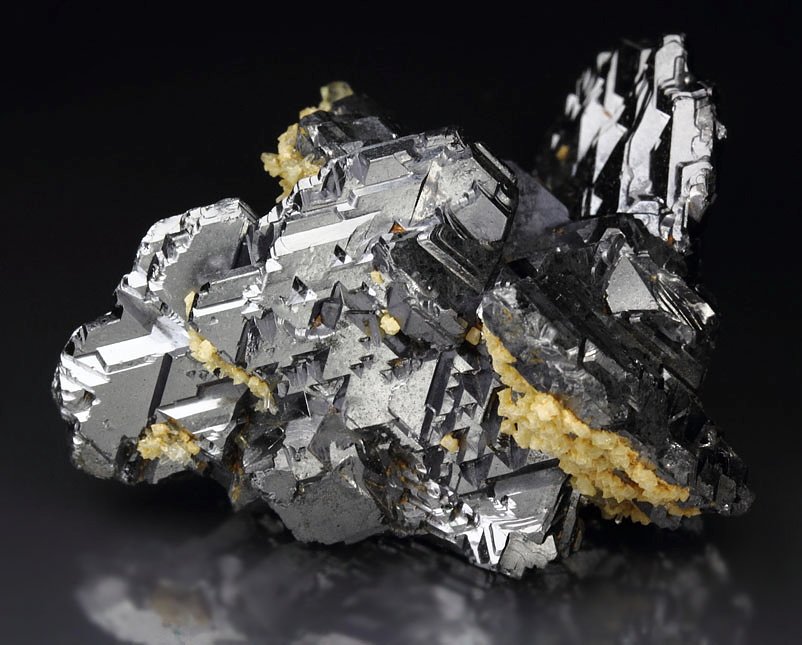 GALENA - SPINEL LAW TWIN, QUARTZ, CALCITE