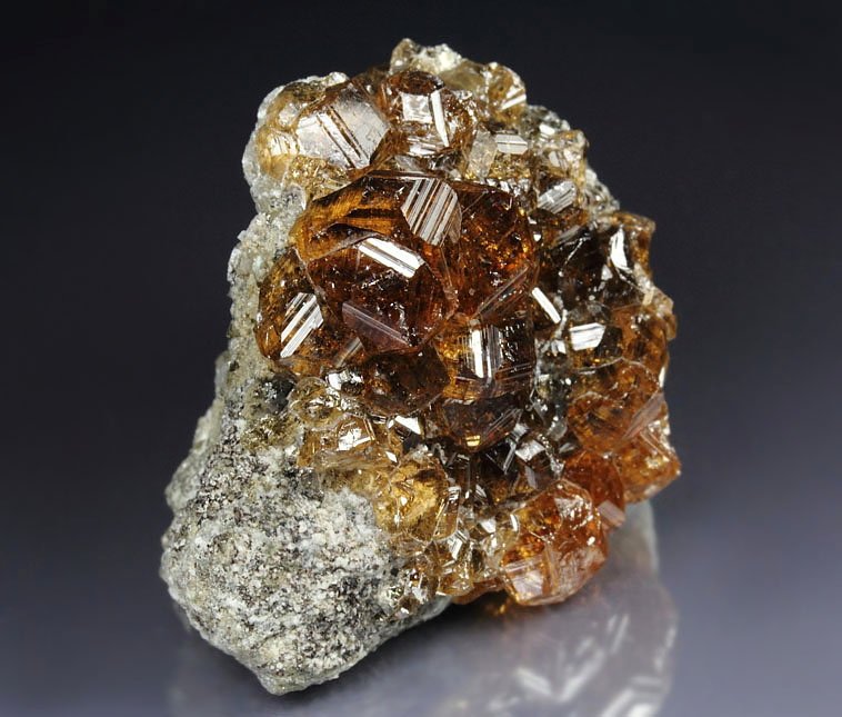 gem GARNET var. GROSSULAR