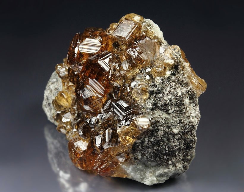 gem GARNET var. GROSSULAR