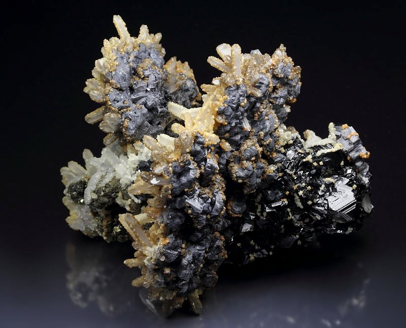 GALENA - SPINEL LAW TWIN, SPHALERITE, QUARTZ, CALCITE