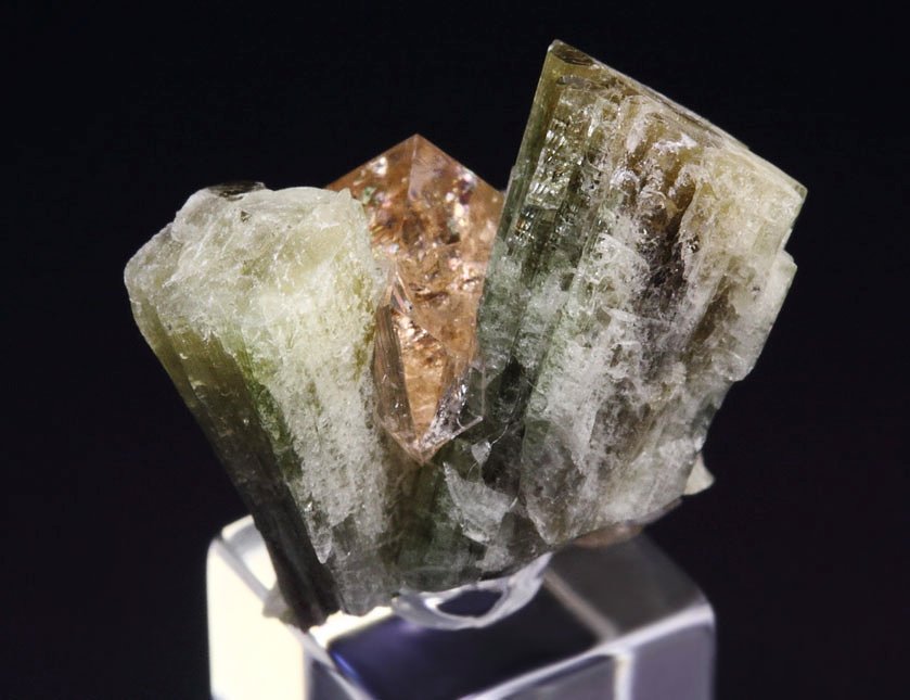 gem GARNET var. GROSSULAR, DIOPSIDE