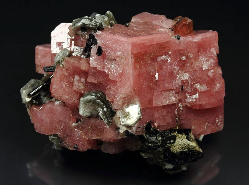 RHODOCHROSITE, POLYLITHIONITE, AEGIRINE, ALBITE