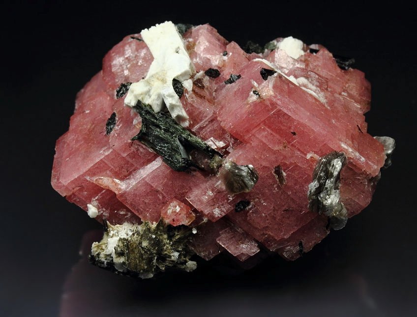 RHODOCHROSITE, POLYLITHIONITE, AEGIRINE, ALBITE