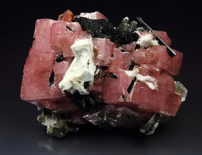 RHODOCHROSITE, POLYLITHIONITE, AEGIRINE, ALBITE