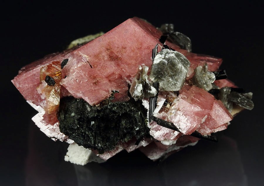 RHODOCHROSITE, POLYLITHIONITE, AEGIRINE, ALBITE