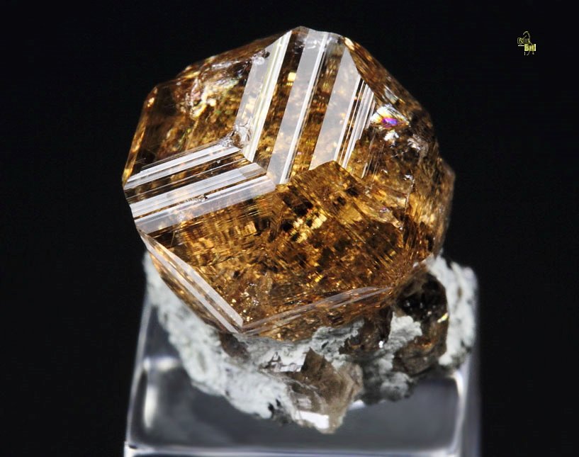 gem GARNET var. GROSSULAR