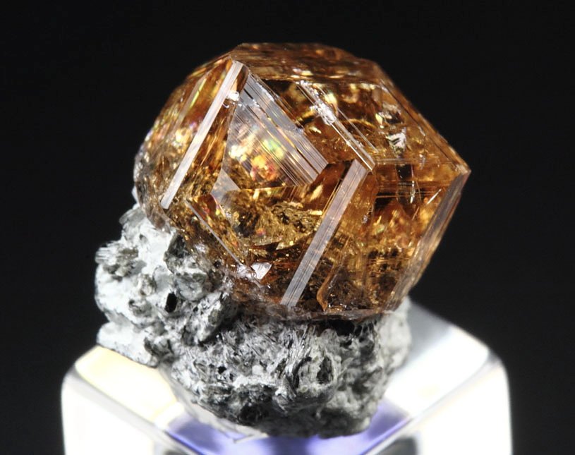 gem GARNET var. GROSSULAR