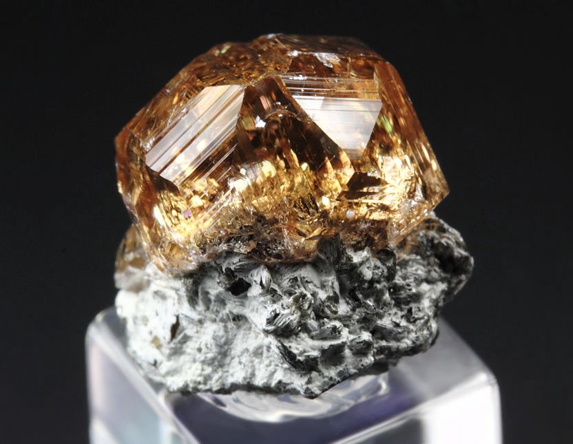 gem GARNET var. GROSSULAR