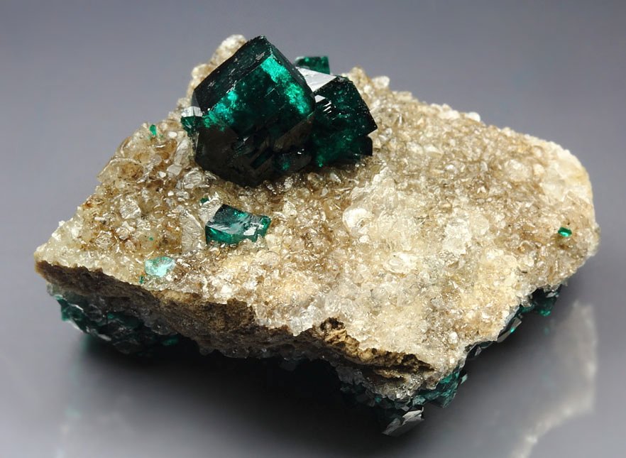 gem DIOPTASE, CALCITE