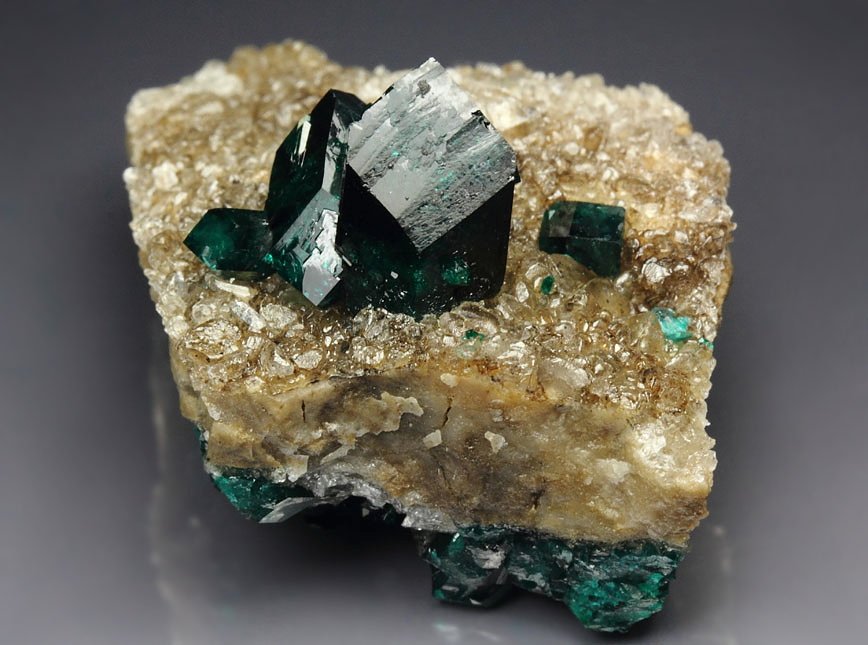 gem DIOPTASE, CALCITE