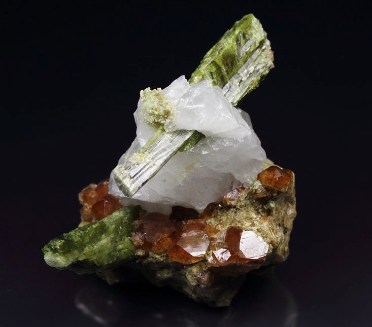 gem GARNET var. GROSSULAR, DIOPSIDE, CALCITE