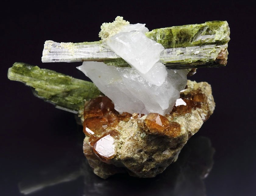 gem GARNET var. GROSSULAR, DIOPSIDE, CALCITE