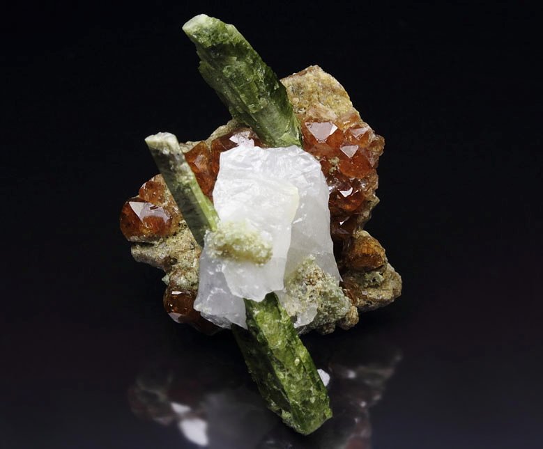 gem GARNET var. GROSSULAR, DIOPSIDE, CALCITE